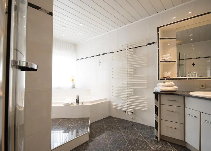 Wein & Wohngut Paulushof 게스트하우스 4*